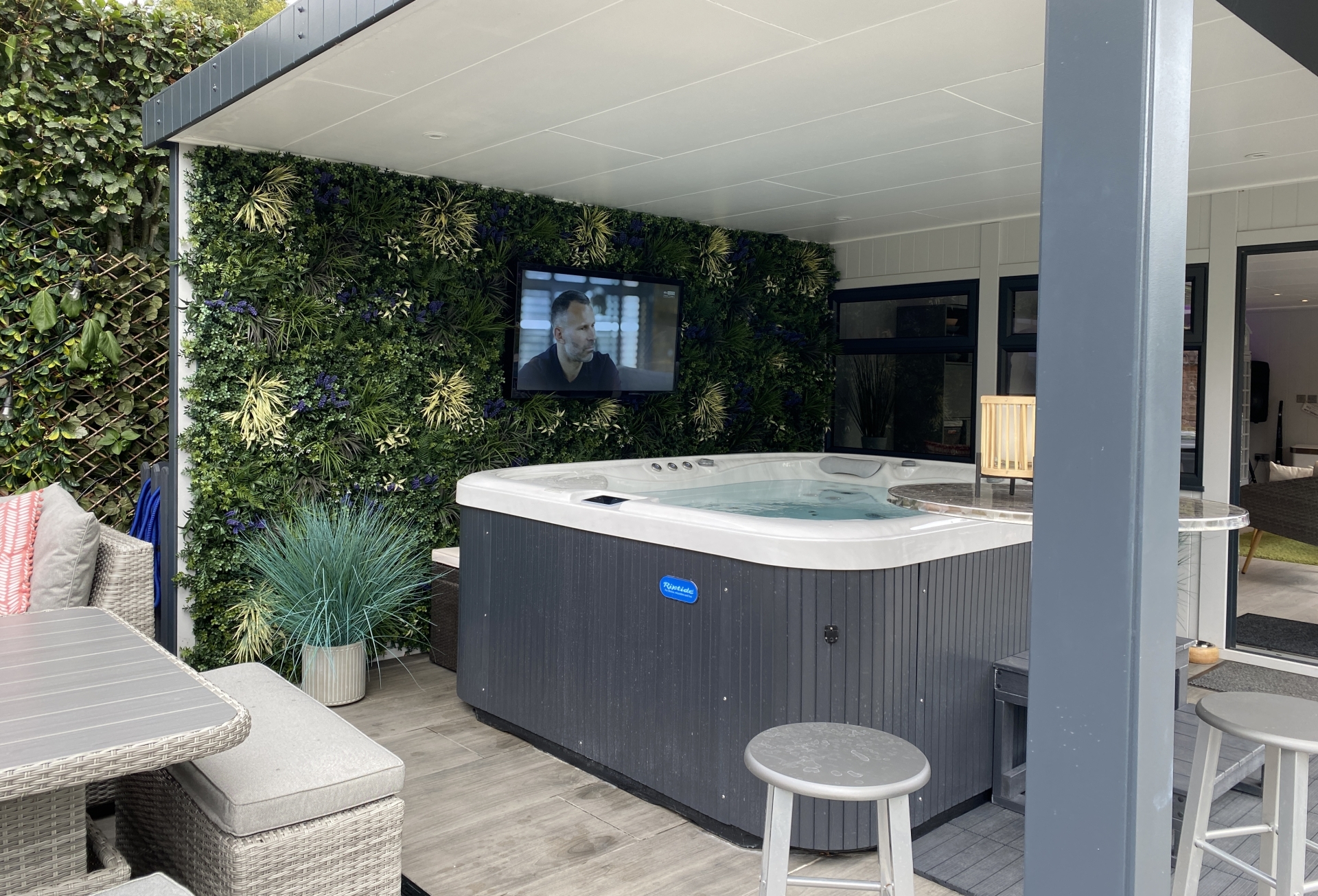 Poolside Room With Canopy And Gym East Sussex