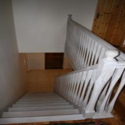 Staircases With Balustrades & Newels