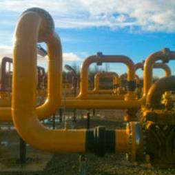 Maintenance work on welded steel pipelines