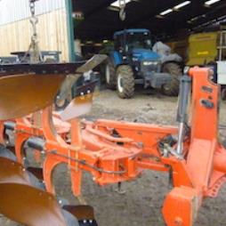 GREOGOIRE BESSON 5 FURROW PLOUGH AUTO RESET VARIABLE WIDTH NICE CONDITION