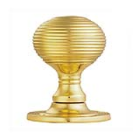 Queen Anne Style Knob Set on Round Rose Plate