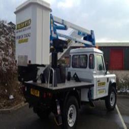 Landrover with rear mounter cherry picker