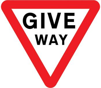 900mm Give Way Sign