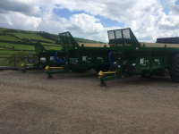 Rear discharge manure spreaders