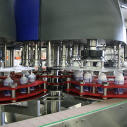 Aseptic filling machines adapted to filling of whipped cream in aerosol cans